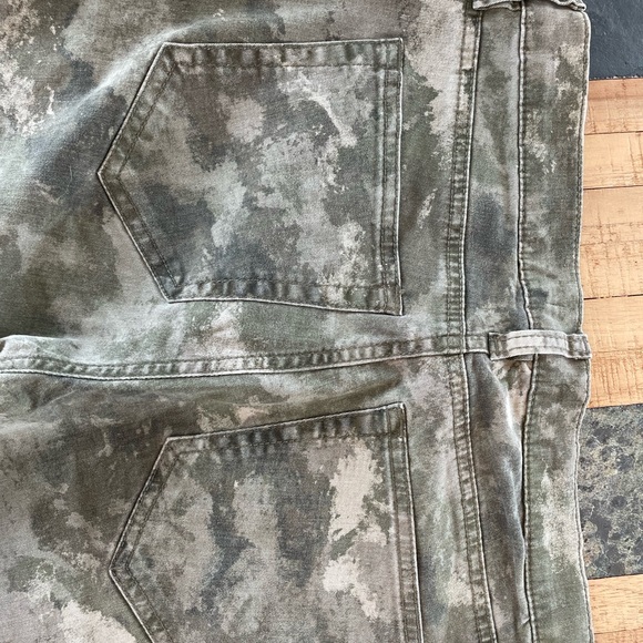 BGD Urban Outfitters Camo Skinny Jeans with Ankle Zippers - Picture 8 of 8